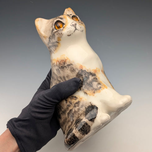 英国ウィンスタンレイ ケンジントンキャット キジトラ 陶器製フィギュリン(サイズ2)