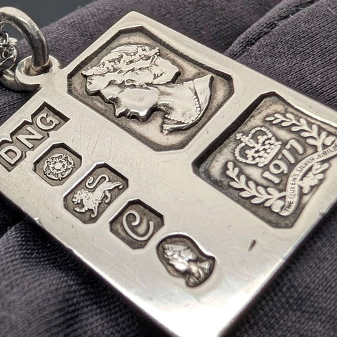 1977 British sterling silver jubilee ingot pendant 14g with necklace DNG