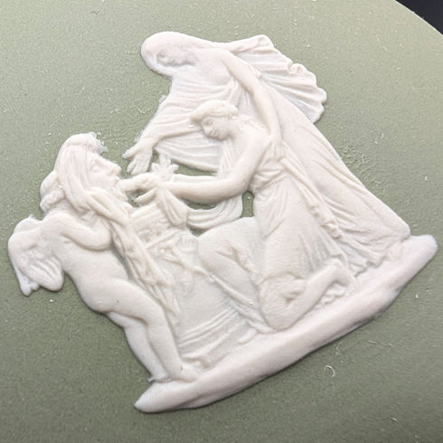 英国ヴィンテージ ウェッジウッド ジャスパーウェア製 豆型ボックス 小物入れ グリーン