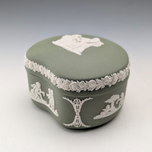 英国ヴィンテージ ウェッジウッド ジャスパーウェア製 豆型ボックス 小物入れ グリーン