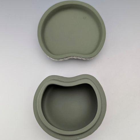 英国ヴィンテージ ウェッジウッド ジャスパーウェア製 豆型ボックス 小物入れ グリーン