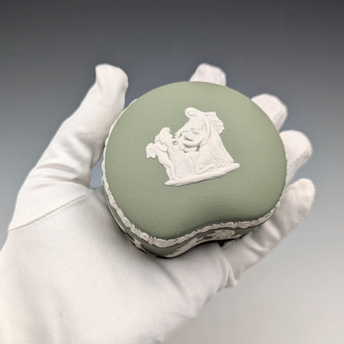 英国ヴィンテージ ウェッジウッド ジャスパーウェア製 豆型ボックス 小物入れ グリーン