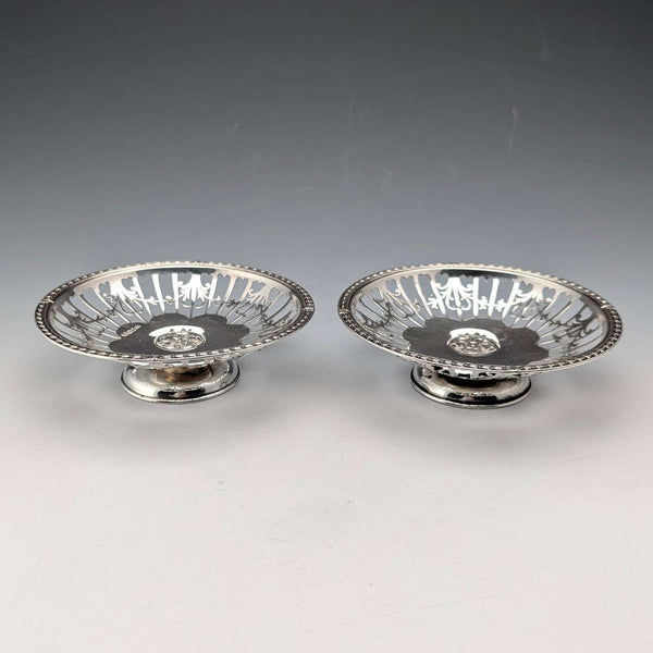 1910年 英国アンティーク 純銀製 小型脚付きディッシュ ペア 計104g Mappin&Webb
