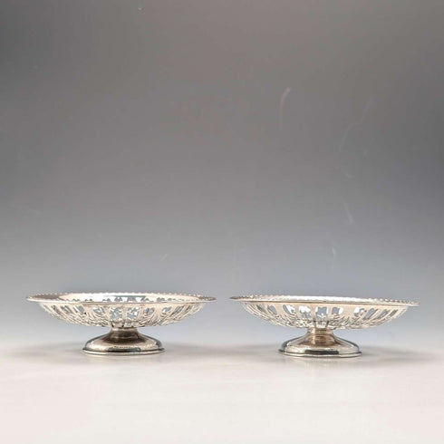 1910 年英國古董純銀小底座盤一對,總重 104 克 Mappin & Webb