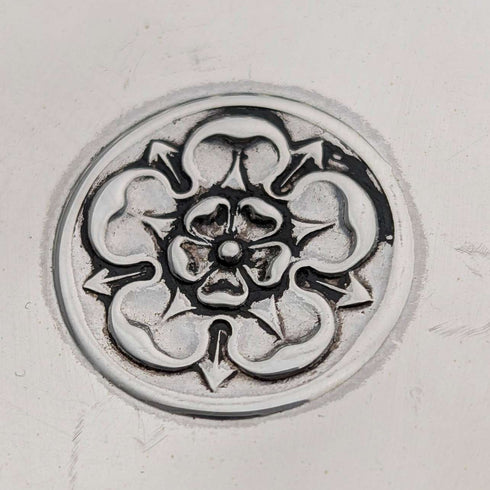 1910 年英國古董純銀小底座盤一對,總重 104 克 Mappin & Webb