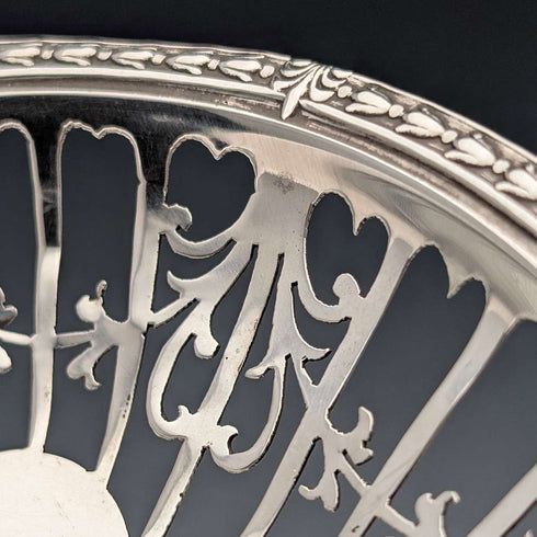 1910 年英國古董純銀小底座盤一對,總重 104 克 Mappin & Webb