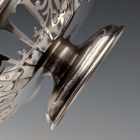 1910 年英國古董純銀小底座盤一對,總重 104 克 Mappin & Webb