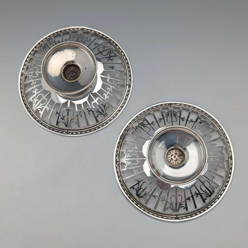 1910 年英國古董純銀小底座盤一對,總重 104 克 Mappin & Webb