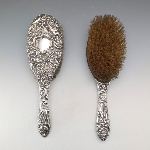 1910年 英国アンティーク 純銀装飾ハンドル ヘアブラシペア J&R Griffin