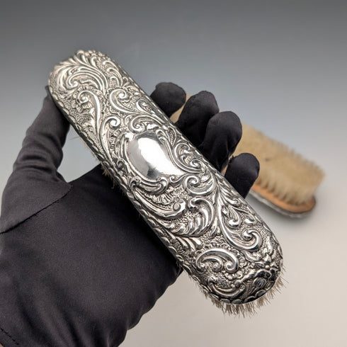 1908年 英国アンティーク 純銀装飾ハンドル 洋服ブラシペア J&R Griffin