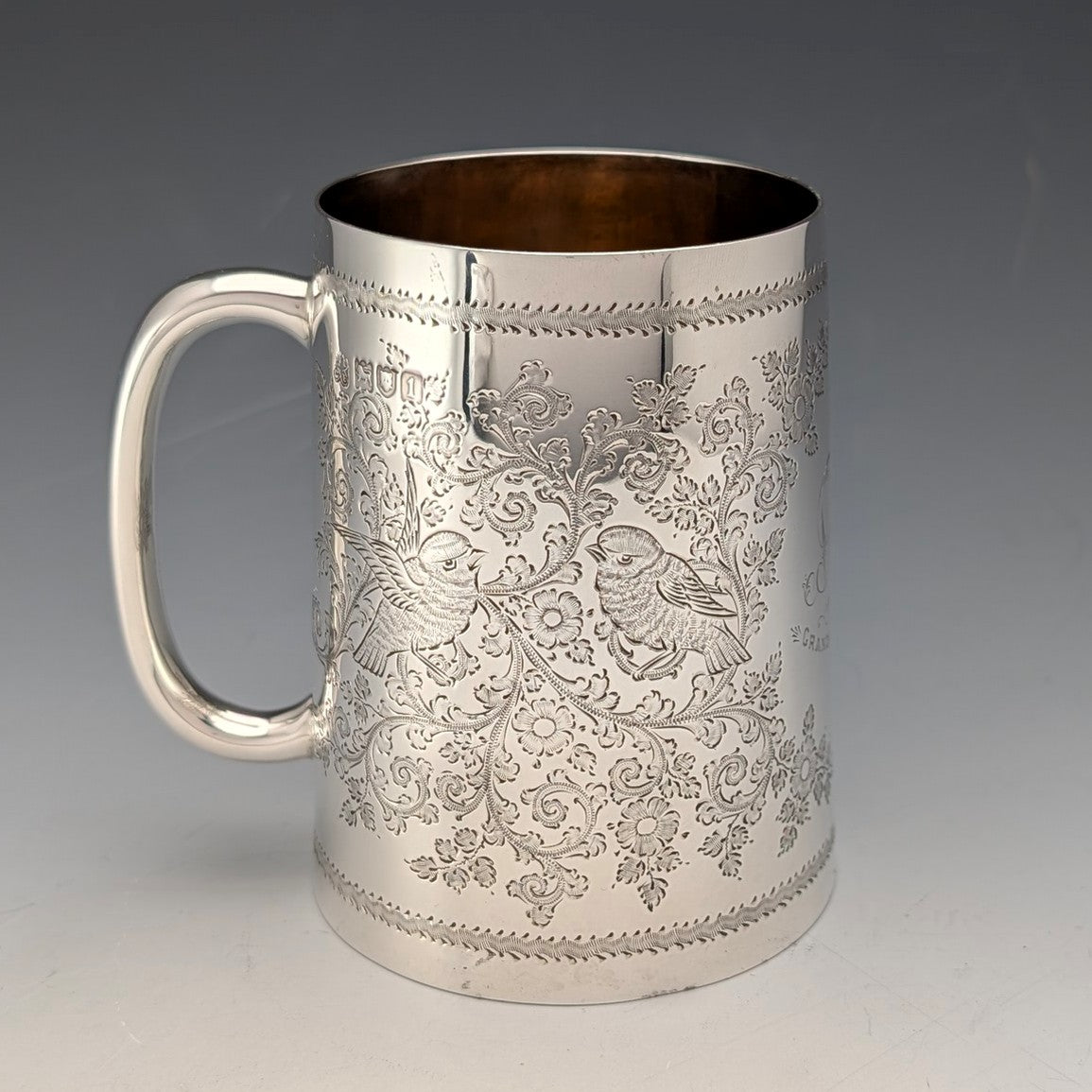 1906年 英国アンティーク 純銀製 花鳥装飾 マグカップ 187g e Edward&Sons 1906年 英国アンティーク 純銀製 花鳥装飾 マグカップ 187g