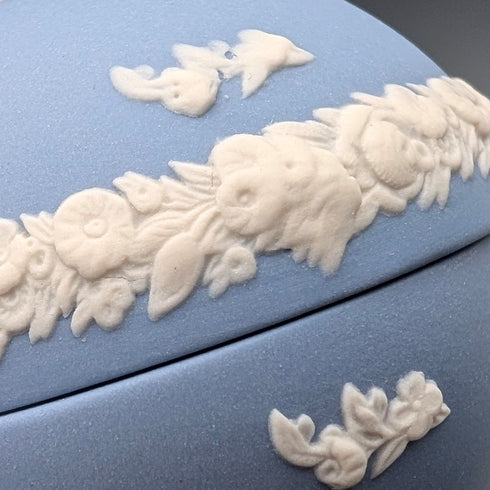 英国ヴィンテージ ウェッジウッド ジャスパーウェア製 卵型ボックス 小物入れ ペールブルー