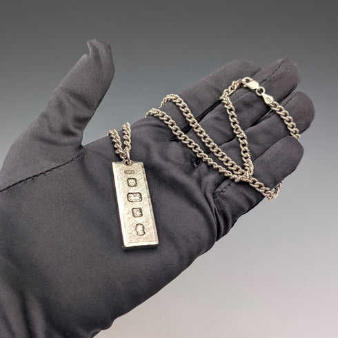 1977 年英國純銀禧年錠吊墜,51 克,搭配純銀扭鏈項鍊,J&D