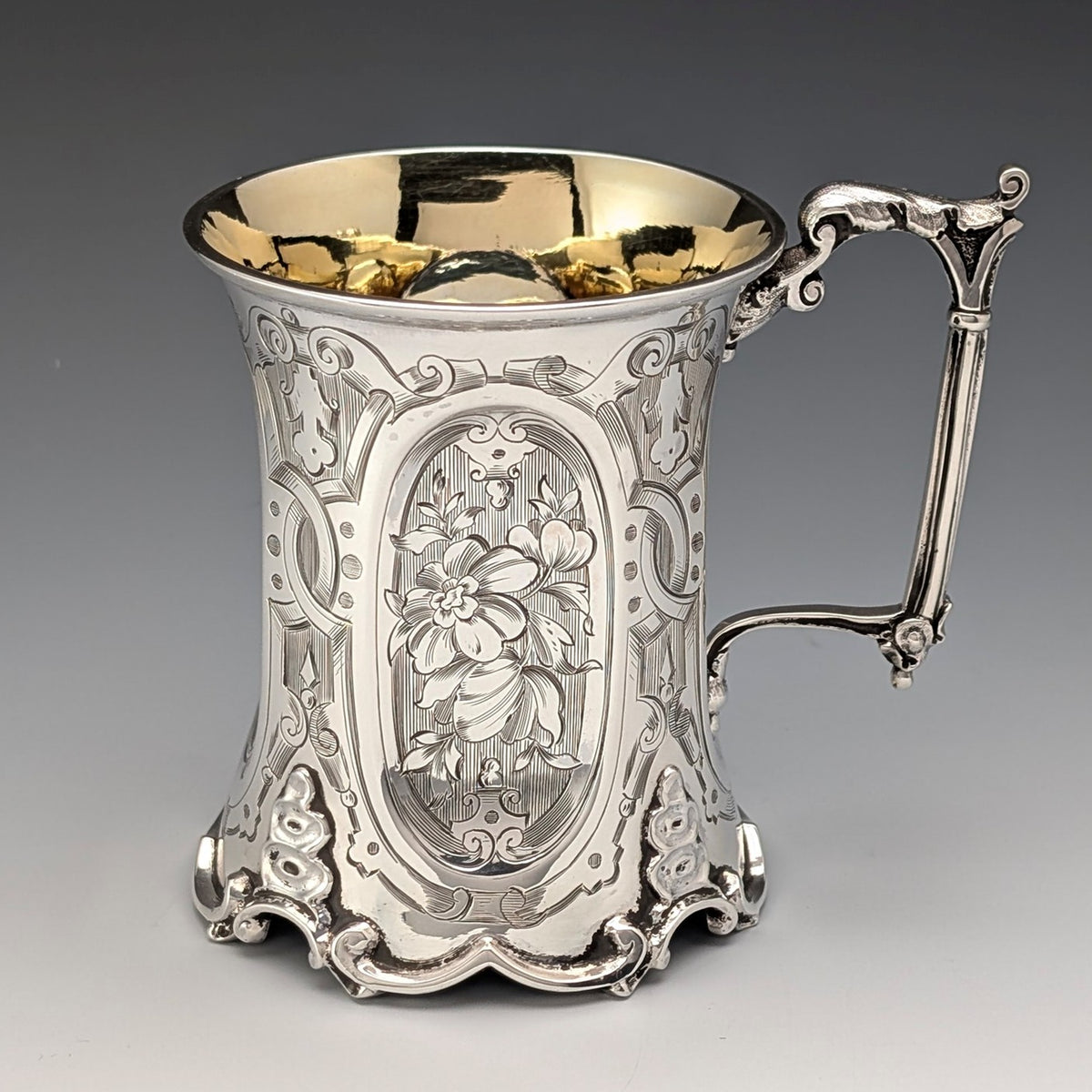 1854年 英国アンティーク 純銀製 マグカップ フローラル装飾 163g John Evans II 1854年 英国アンティーク 純銀製 マグカップ フローラル装飾