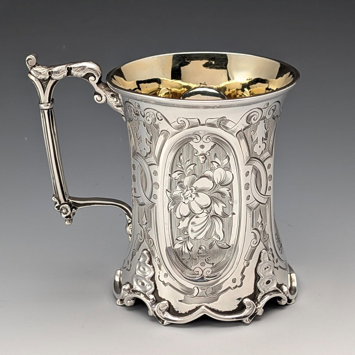 1854年 英国アンティーク 純銀製 マグカップ フローラル装飾 163g John Evans II 1854年 英国アンティーク 純銀製 マグカップ フローラル装飾