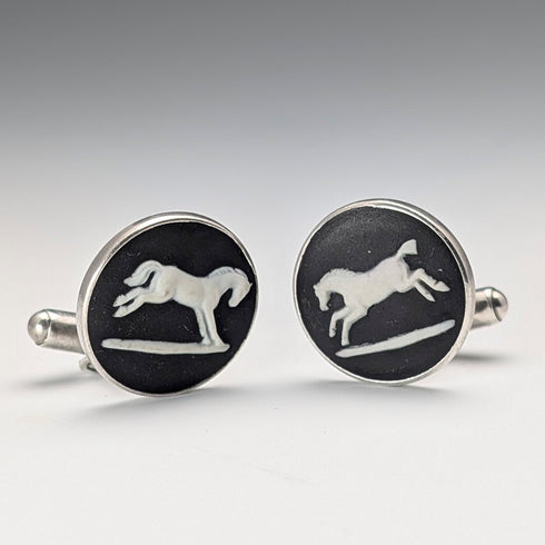 英国ヴィンテージ ウェッジウッド馬レリーフ 純銀台座 カフリンクス カフスボタン