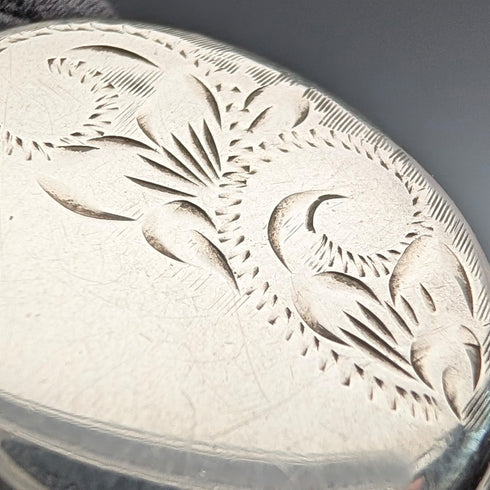 Vintage sterling silver oval locket pendant with sterling silver necklace, 7.6g total