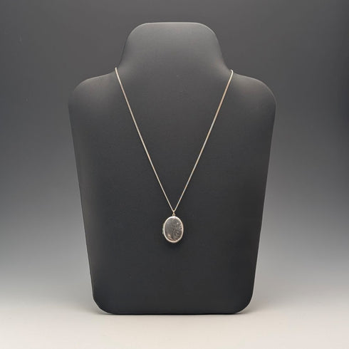 Vintage sterling silver oval locket pendant with sterling silver necklace, 7.6g total