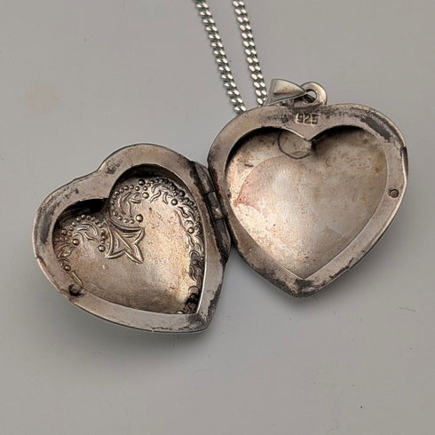 復古純銀心型小盒吊墜,搭配純銀項鍊,總重 7.3 克