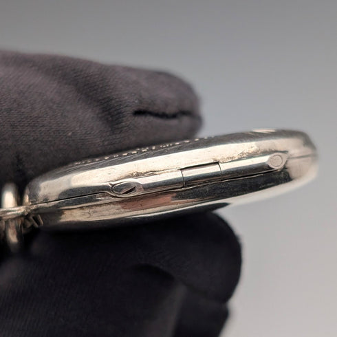 復古純銀橢圓形小盒吊墜,搭配純銀項鍊,總重 10.4 克