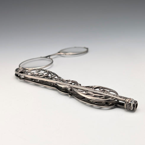 米国アンティーク 純銀製 透かし装飾 携帯用折りたたみ式眼鏡 ロニエット