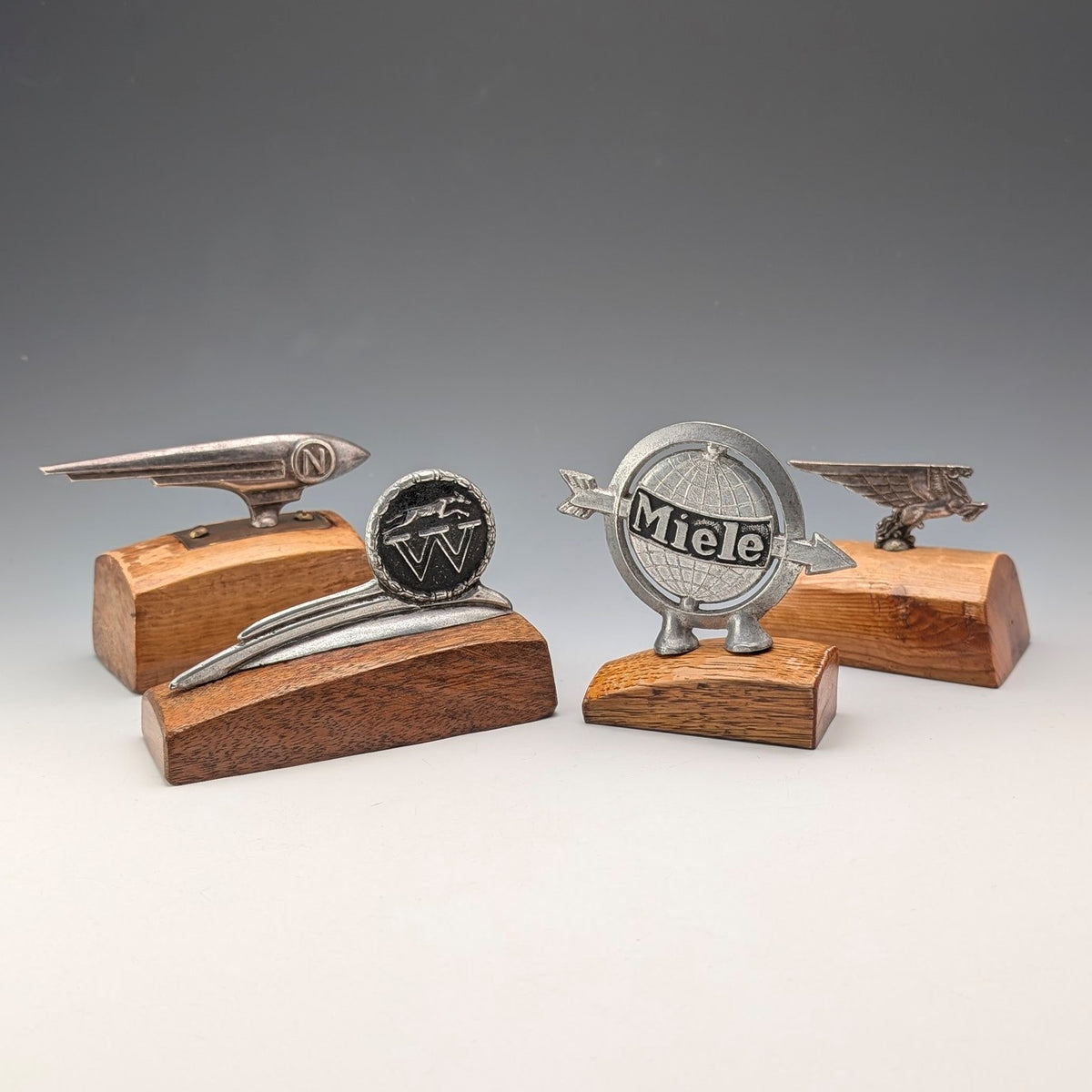 ヴィンテージ フェンダーマスコット4種 木製台座付き ヴィンテージ フェンダーマスコット4種 木製台座付き – SILVER-LUG