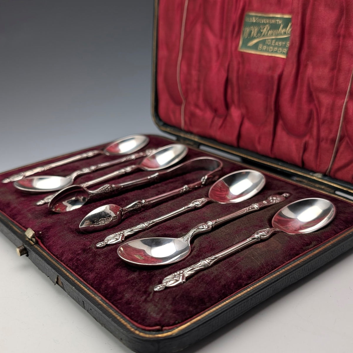 1899年 英国アンティーク 純銀製アポストロ ティースプーン6本＆シュガートングセット 計106g ケース入 Harrison Brothers&amp;Howson 1899年 英国アンティーク 純銀製アポストロ ティースプーン6本