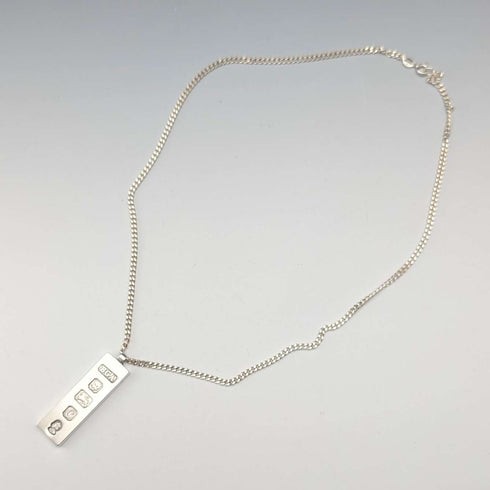 1977 British pure silver jubilee ingot pendant, 28.1g, with pure silver necklace, BGA