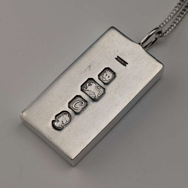 1977 British pure silver jubilee ingot pendant, 29.8g, with pure silver necklace, A&AJ