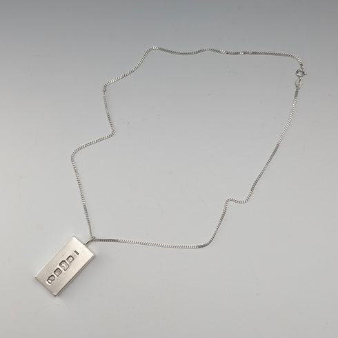 1977 British pure silver jubilee ingot pendant, 29.8g, with pure silver necklace, A&AJ