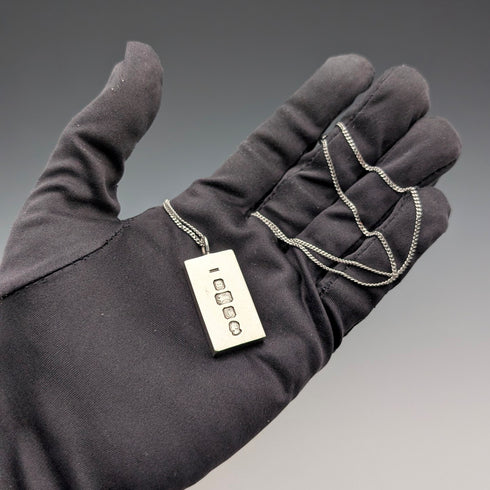 1977 British pure silver jubilee ingot pendant, 29.8g, with pure silver necklace, A&AJ