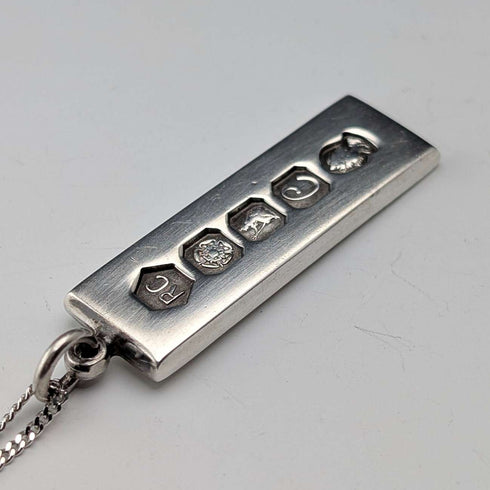 1977 British Britannia Silver Jubilee Ingot Pendant 19.2g in total with pure silver necklace RC