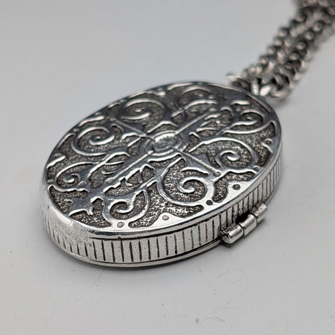 英國復古純銀橢圓形小盒吊飾搭配純銀項鍊,總重 38 克,CHC