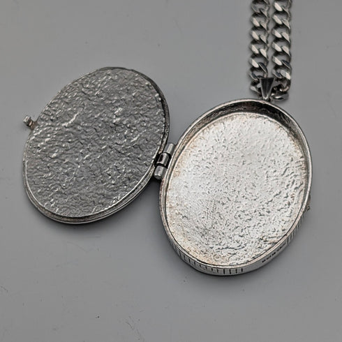 Colgante guardapelo ovalado de plata de ley vintage británica con cadena de plata de ley, 38g en total, CHC
