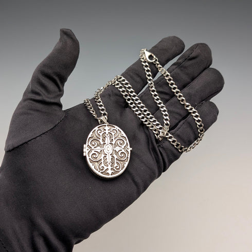 英國復古純銀橢圓形小盒吊飾搭配純銀項鍊,總重 38 克,CHC