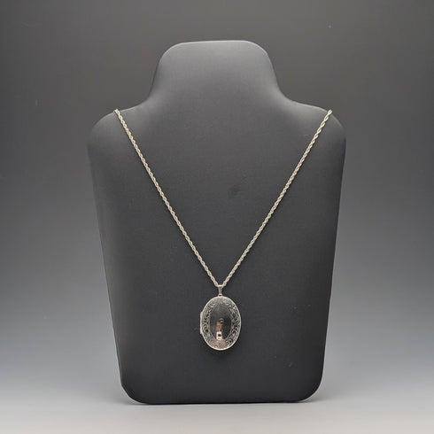 英國復古純銀橢圓形小盒吊飾搭配純銀項鍊,總重 20 克,JAM