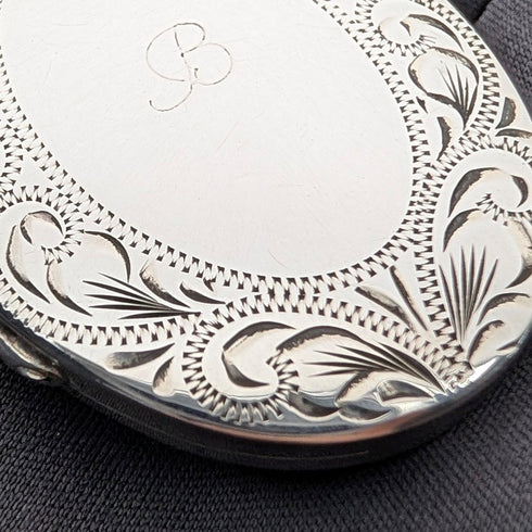 英國復古純銀橢圓形小盒吊飾搭配純銀項鍊,總重 20 克,JAM