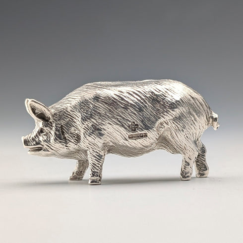 1999年英國復古純銀迷你豬雕像,66克,約翰·西爾萬特和瑪格麗特·瓊斯