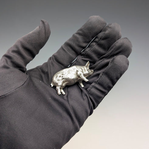 1999年英國復古純銀迷你豬雕像,66克,約翰·西爾萬特和瑪格麗特·瓊斯