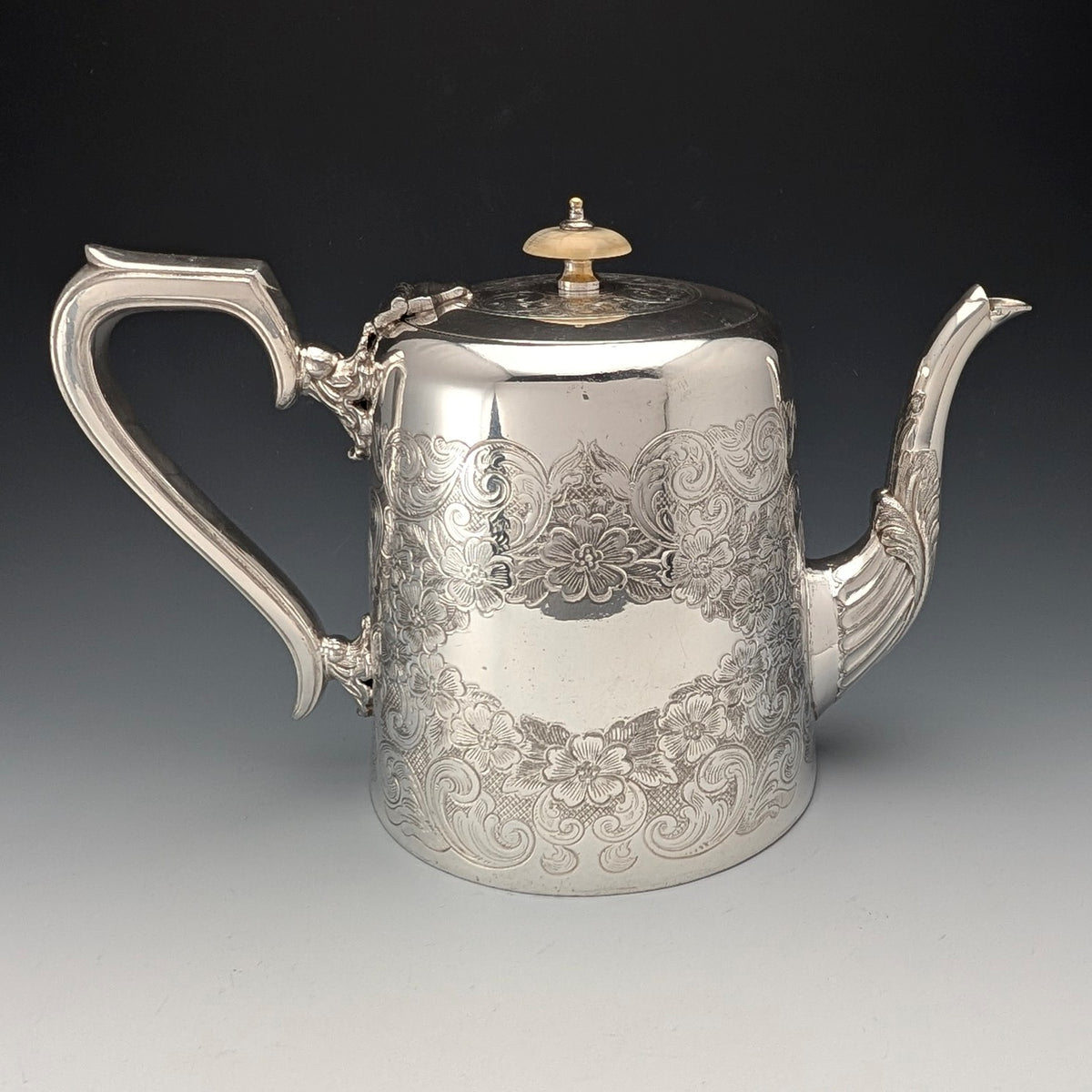 【英国 】 ファルコンとマスカロンのティーポット【シルバープレート】豪華！！ 1905年頃 英国アンティーク シルバープレート製ティーポット