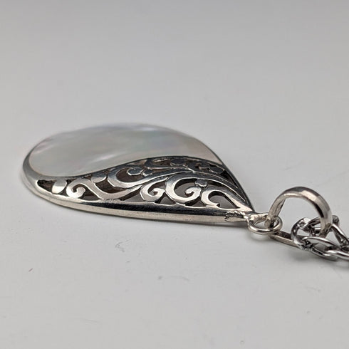 Vintage sterling silver mother-of-pearl drop pendant with necklace