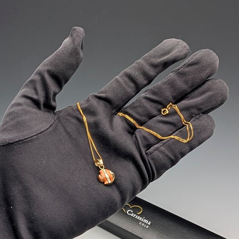 英國復古 9ct 金琺瑯魚形吊墜,搭配 9ct 金鍊和 Carissima 錶殼