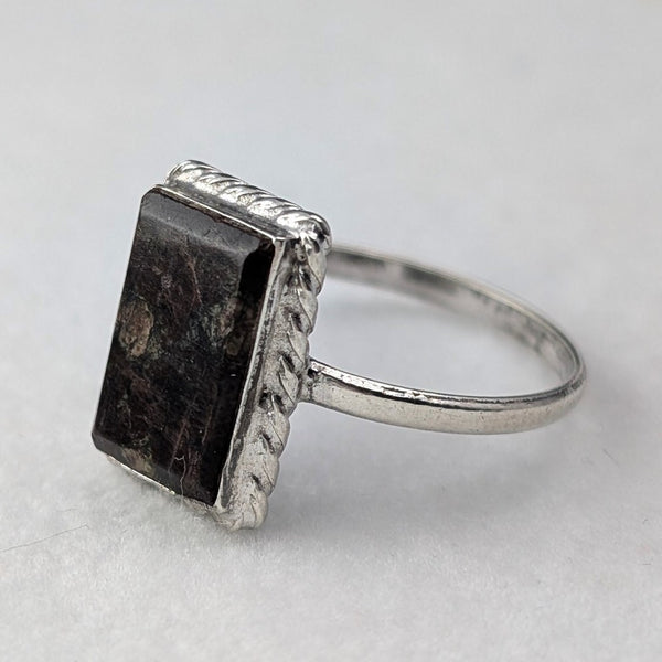 Vintage sterling silver signet ring with brown agate base (size 14)