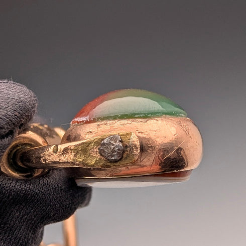 古董英國軋金阿爾伯特鏈,配有雙色旋轉錶鍊和天然寶石。