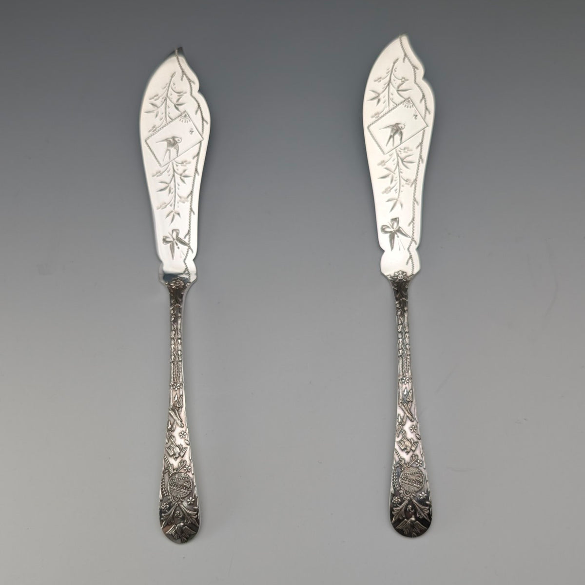 19世紀中頃 英国アンティーク シルバープレート製 クリスニングカトラリーペア ケース入 Thomas Wilkinson クリスニングセット – SILVER-LUG