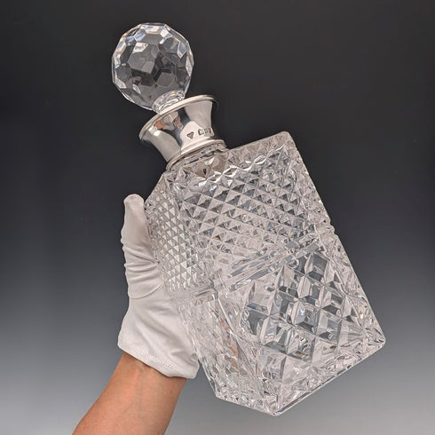 1983年 英国ヴィンテージ カットガラス 角型デキャンタ 純銀装飾 Garrard&Co