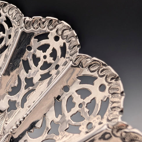 1911年 英国アンティーク 純銀製 シェル型脚付き ボンボンディッシュ 90g Atkin Brothers