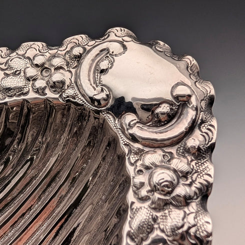 1911年 英国アンティーク 純銀製 シェル型脚付き ボンボンディッシュ 90g Atkin Brothers