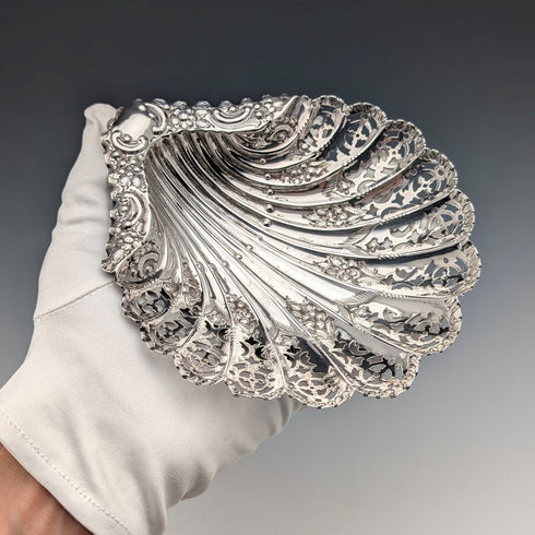 1911年 英国アンティーク 純銀製 シェル型脚付き ボンボンディッシュ 90g Atkin Brothers