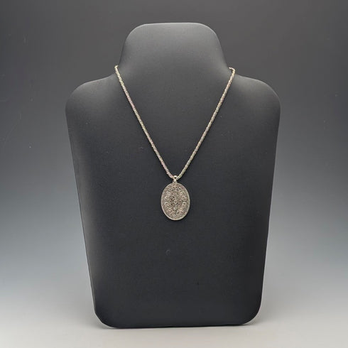 1977年 英國 純銀製 橢圓形吊墜附純銀項鍊 總重22.4g